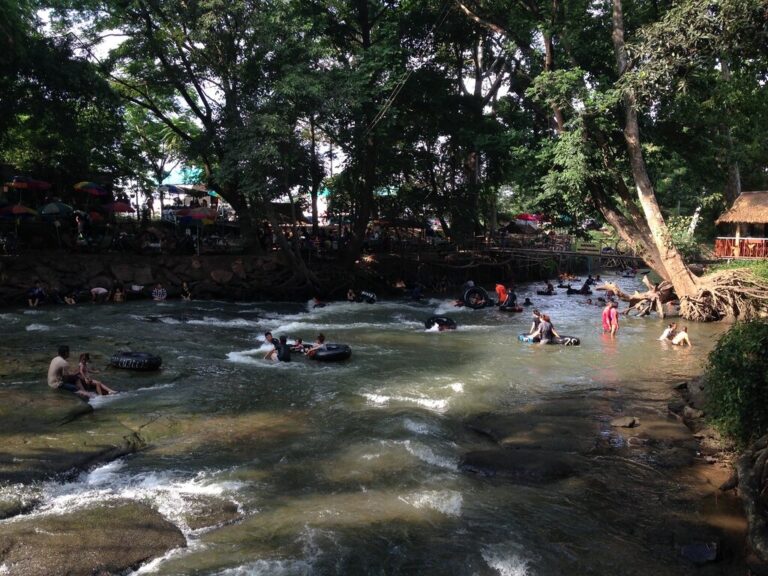 Wang Nenn a Sung Noen : Resort au Bord de la Riviere