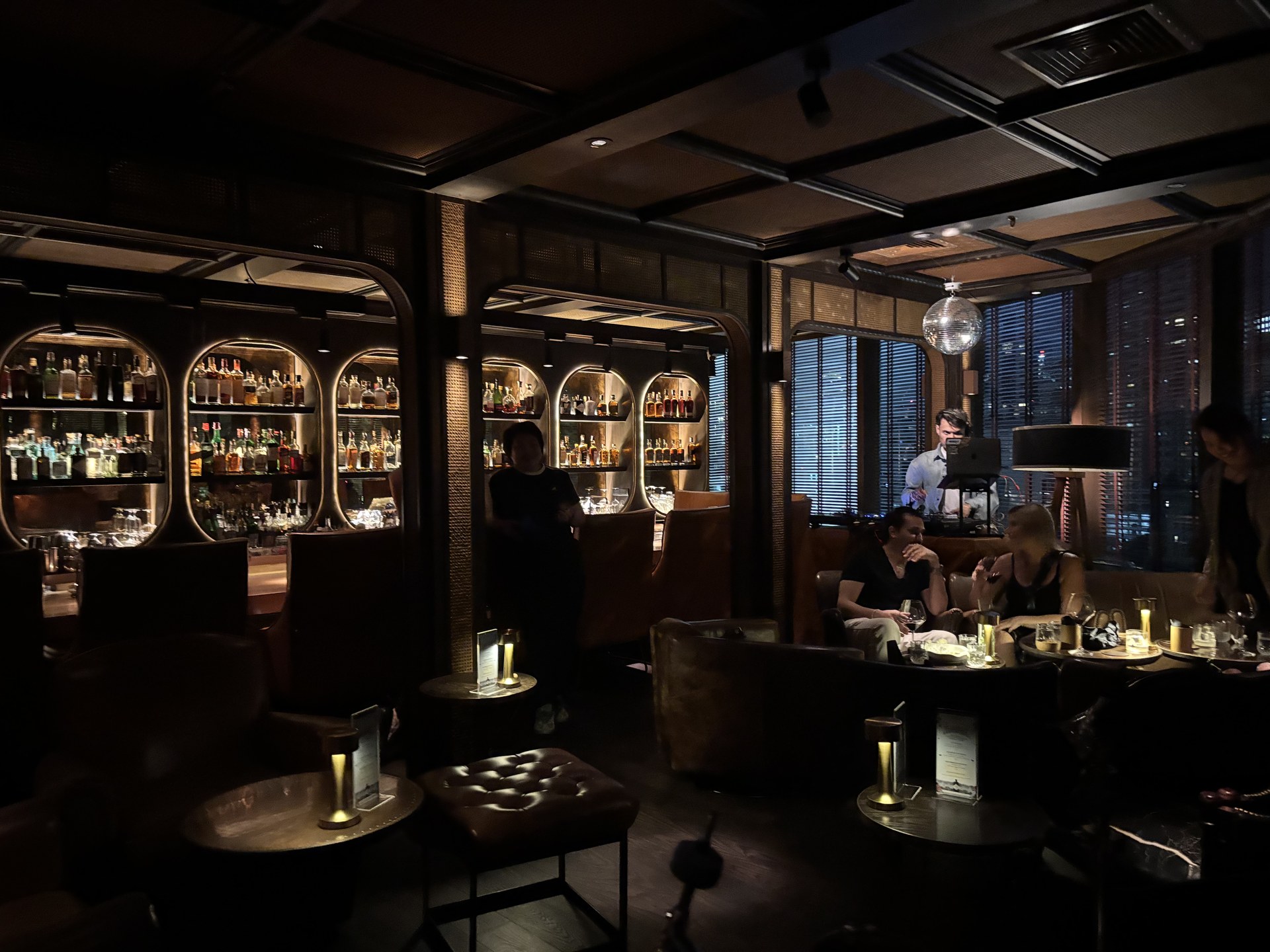 Eight Thonglor � the hidden bar
