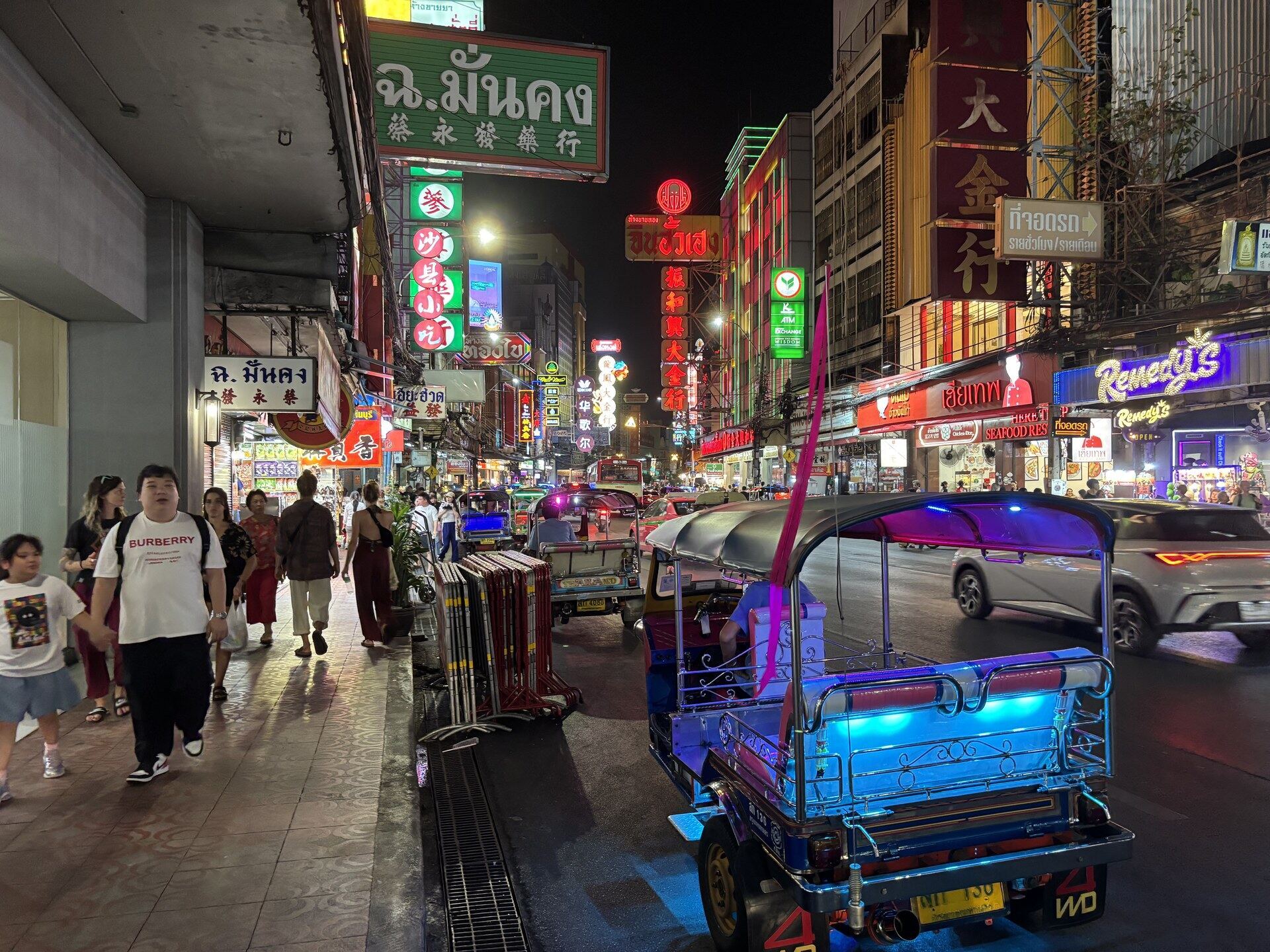 Yaowarat at night