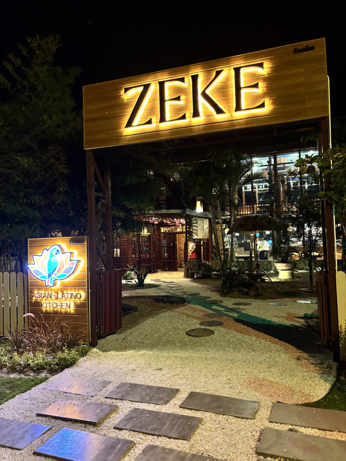 Zeke Restaurant iN Cha-Am